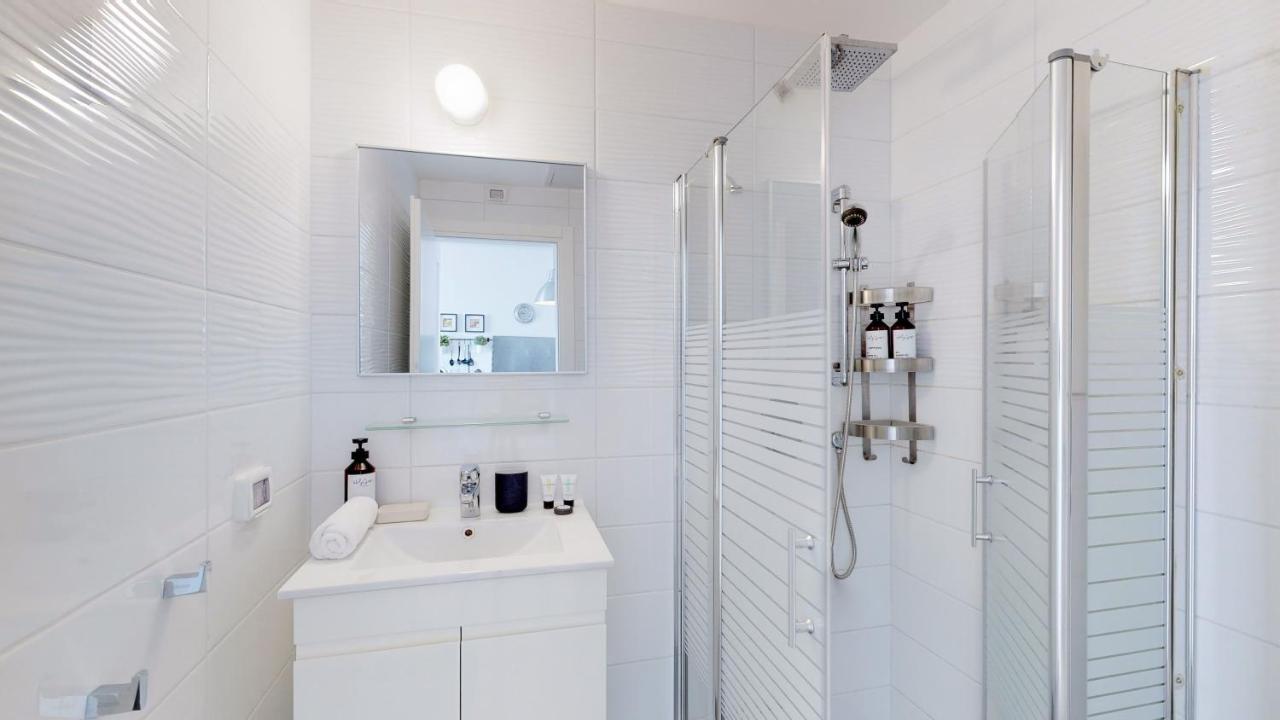Stylish 1Br Flat For 4 Ppl In Allenby By Holyguest Tel Aviv Exterior photo